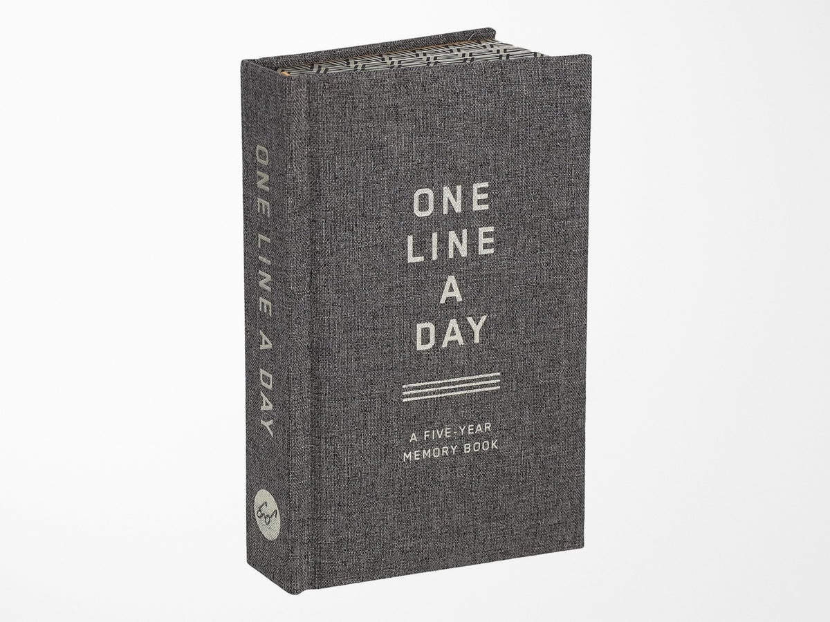Charcoal Canvas One Line a Day A Five-Year Memory Book